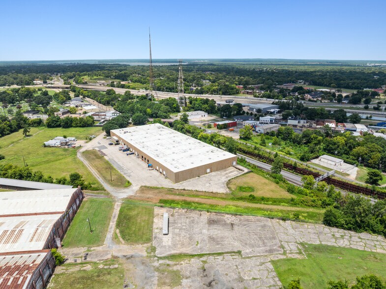 More Photos Of 2005 Texas Ave, Shreveport Warehouse For Lease