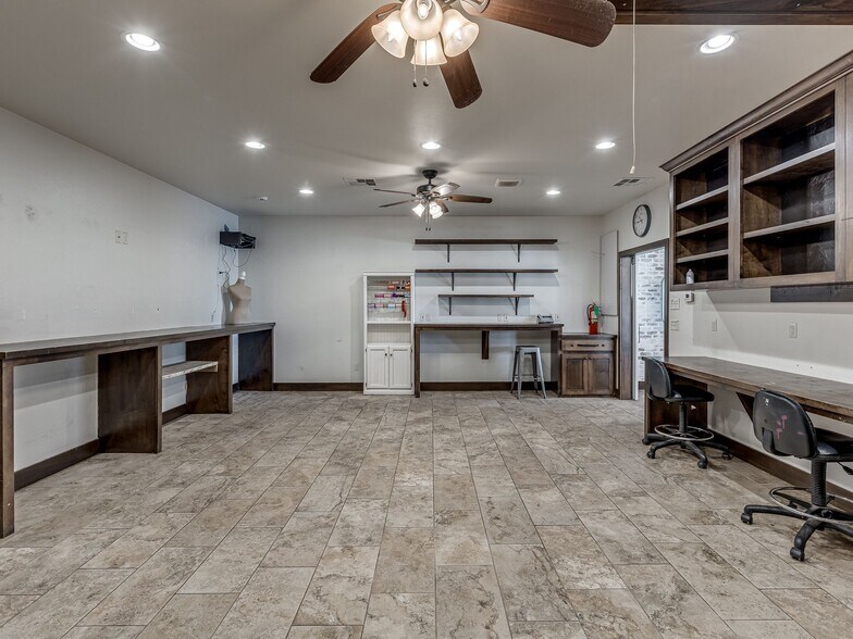 More Photos Of 113 E Broadway, Blanchard Storefront For Sale