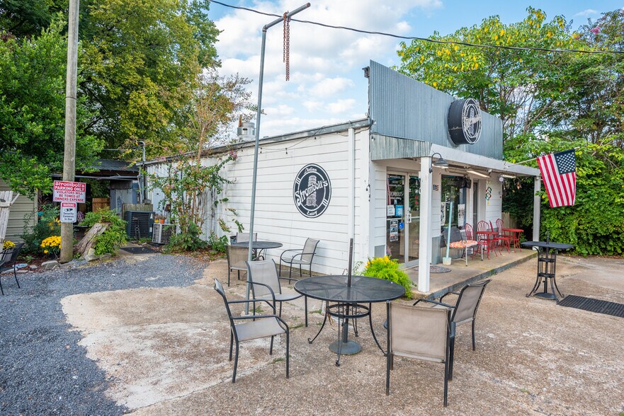 More Photos Of 408 University Dr, Starkville Restaurant For Sale