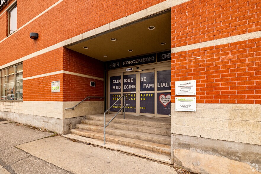 More Photos Of 1461 Rue Jean-Talon E, Montréal Drugstore For Lease