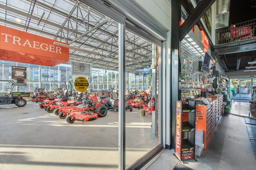 More Photos Of 1963 Jesse Jewell Pkwy NE, Gainesville Freestanding For Sale