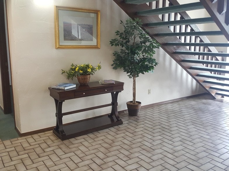 More Photos Of 2 E 11th St, Edmond Office For Sale