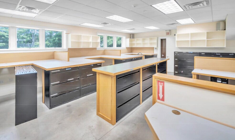 More Photos Of 921 County Road 39, Southampton Office For Sale