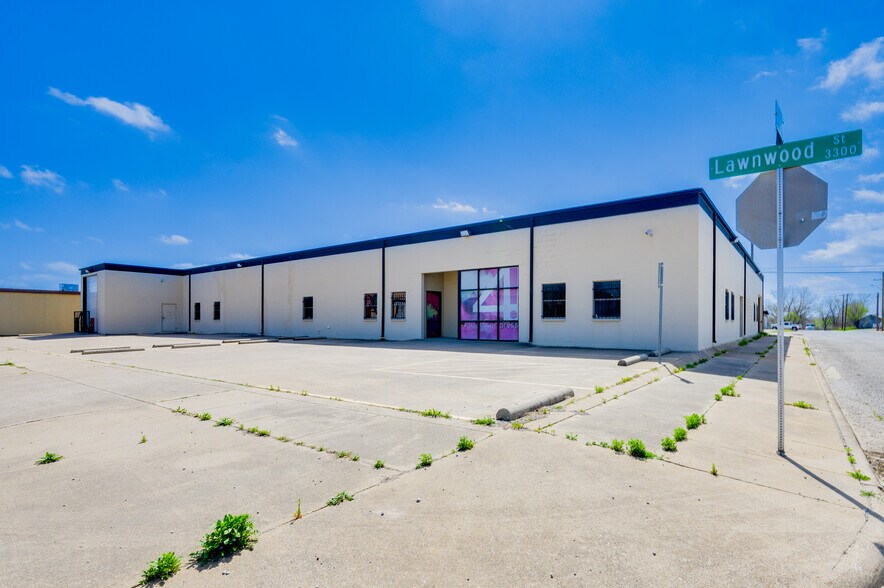 More Photos Of 3300 Lawnwood St, Fort Worth Warehouse For Sale