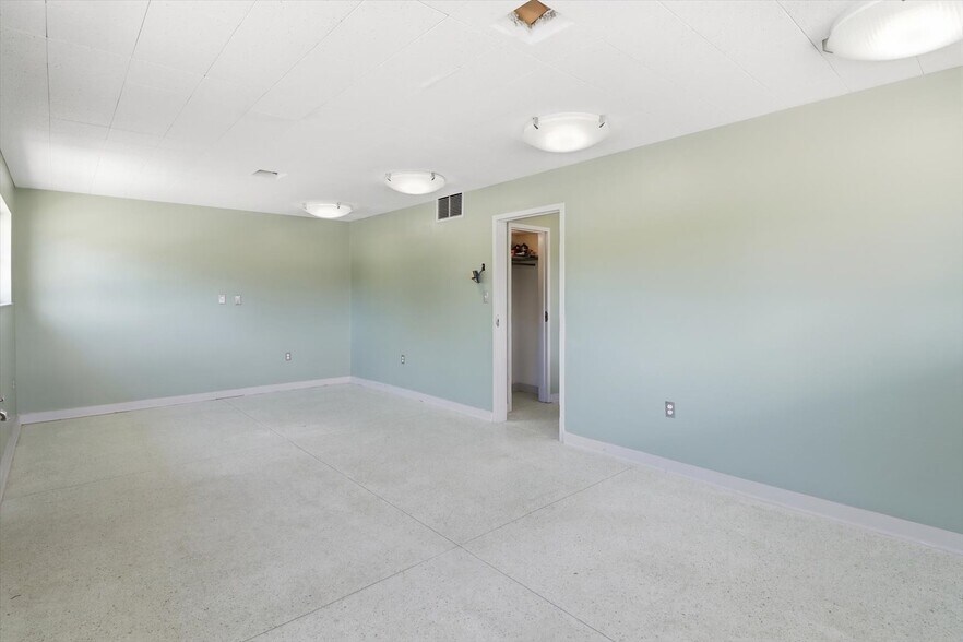 More Photos Of 18150 SE 72 Ave, Inglis Office For Sale