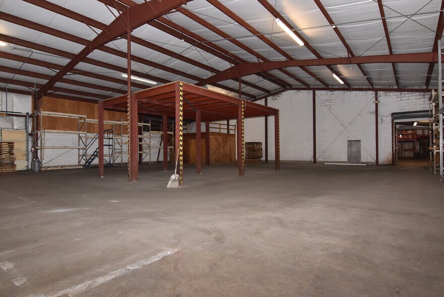 More Photos Of 38148 Bi State Blvd, Delmar Flex For Lease