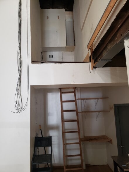More Photos Of 21-38 44th Rd, Long Island City General Retail For Lease