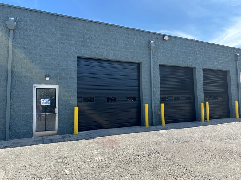 More Photos Of 6401 N Tryon St, Charlotte Auto Repair For Lease