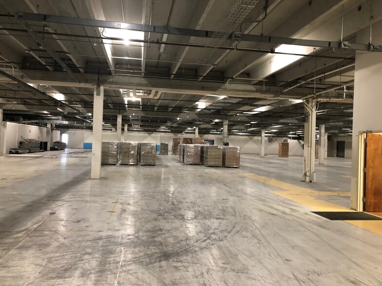 More Photos Of 188 Brooke Rd, Winchester Warehouse For Lease