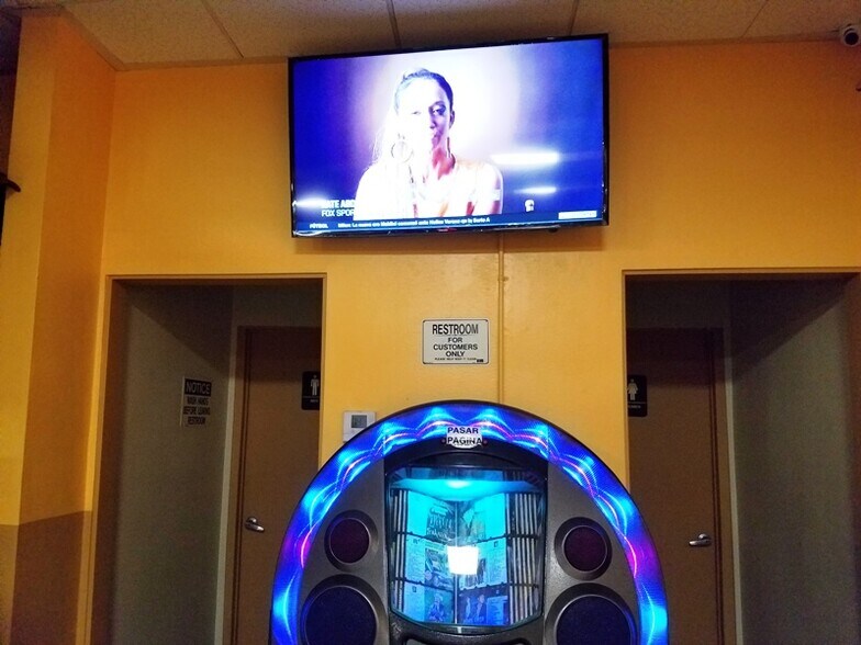 More Photos Of 14511 Victory Blvd, Van Nuys Restaurant For Lease