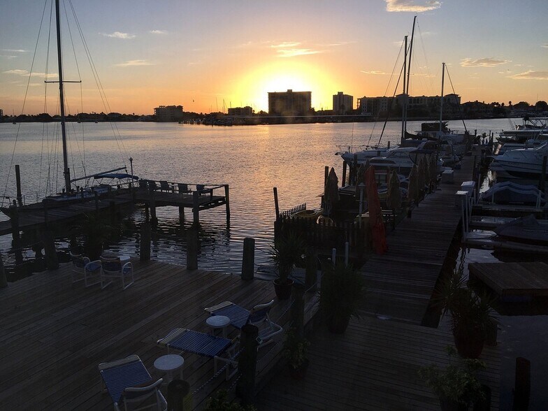 More Photos Of 401 E Shore Dr, Clearwater Beach Hotel For Sale