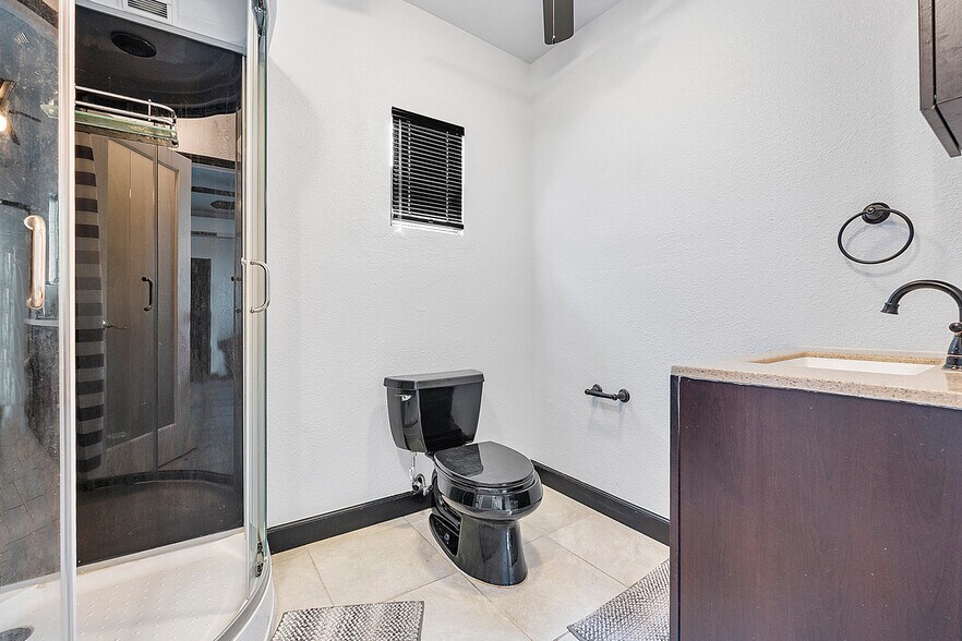 More Photos Of 2435 N Dixie Hwy, Wilton Manors Apartments For Sale