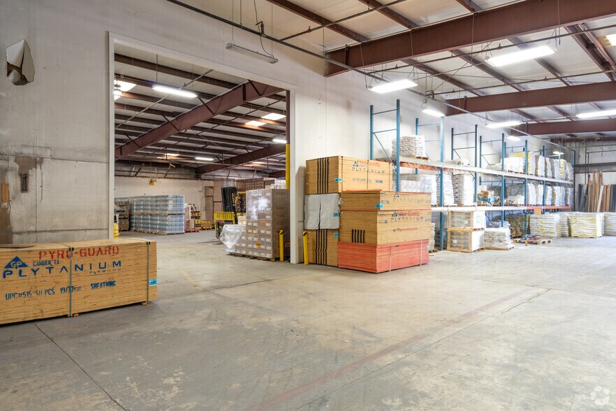 More Photos Of 10700 Gulf Fwy, Houston Warehouse For Lease