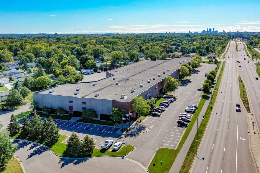 More Photos Of 5500-5534 Lakeland Ave, Crystal Warehouse For Lease