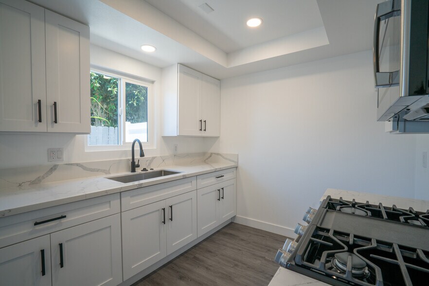 More Photos Of 810 S Flower St, Santa Ana Apartments For Sale