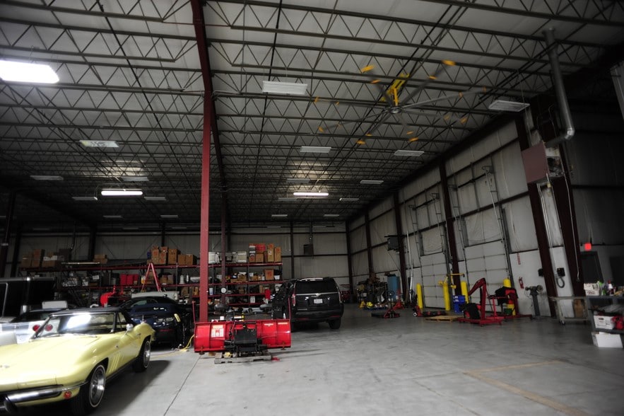 More Photos Of 655 Dearborn Park Ln, Worthington Warehouse For Lease