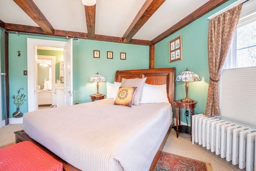 More Photos Of 2 River Rd, Cape Neddick Hospitality For Sale