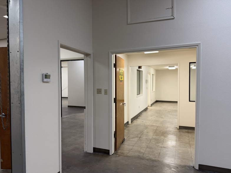 More Photos Of 536 Hi Tech Pky, Oakdale Warehouse For Sale