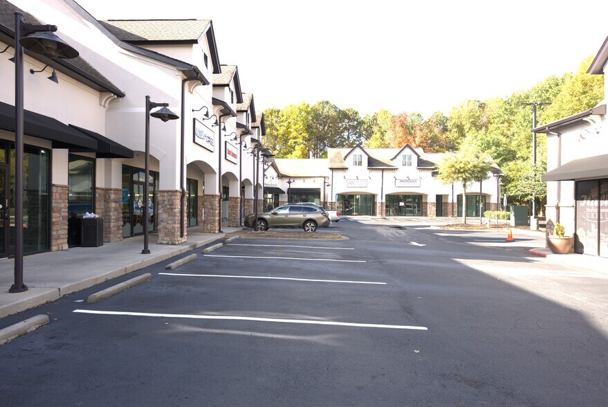 More Photos Of 2655 N Cobb Pky, Kennesaw Storefront For Lease