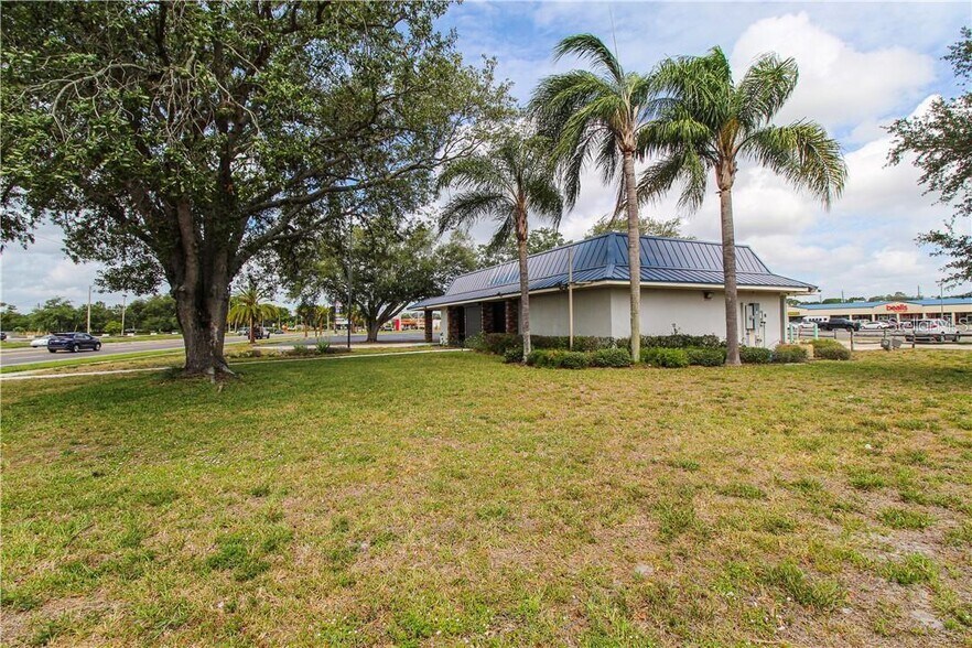 More Photos Of 1409 E Oak St, Arcadia Storefront Retail Office For Sale