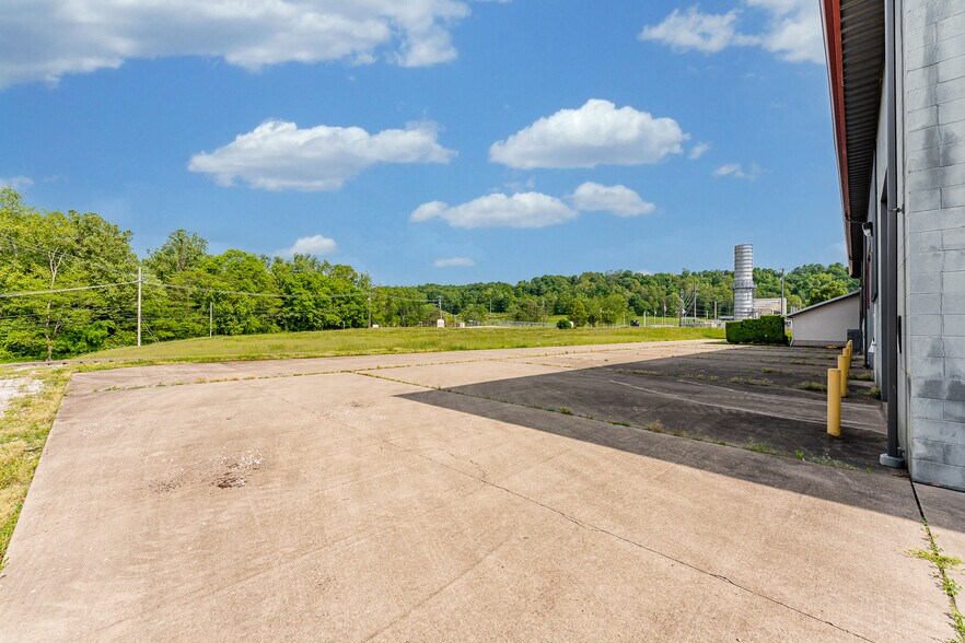 More Photos Of 55 Pleasants Industrial Park, Waverly Warehouse For Sale