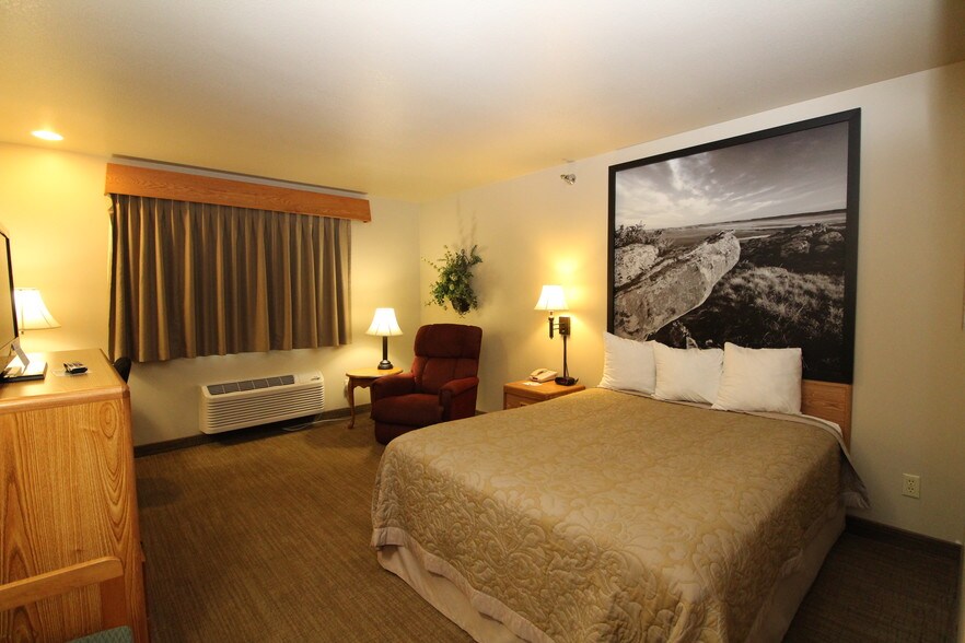 More Photos Of 201 14th St W, Hardin Hotel For Sale