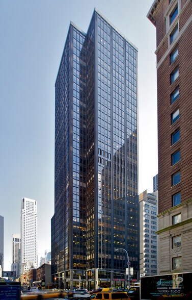Primary Photo Of 1370 Avenue of the Americas, New York Office For Lease
