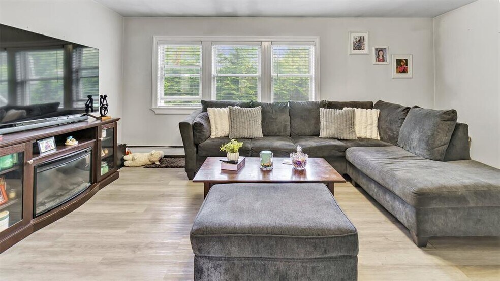 More Photos Of 18 N Shore Rd, Montauk Apartments For Sale