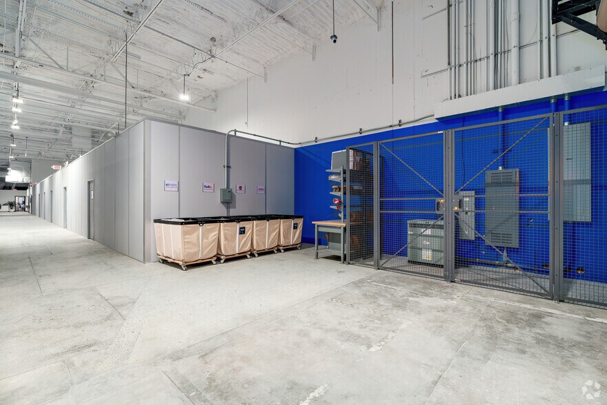 More Photos Of 4121 34th St, Orlando Warehouse For Lease