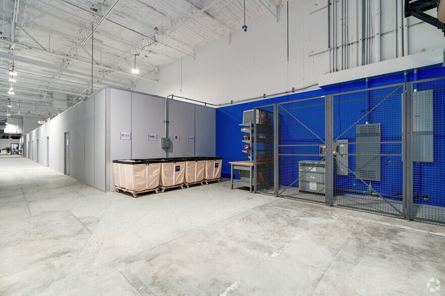 More Photos Of 4121 34th St, Orlando Warehouse For Lease