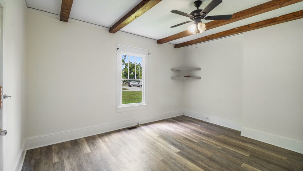 More Photos Of 10729 N Main St, Archdale Loft Creative Space For Lease