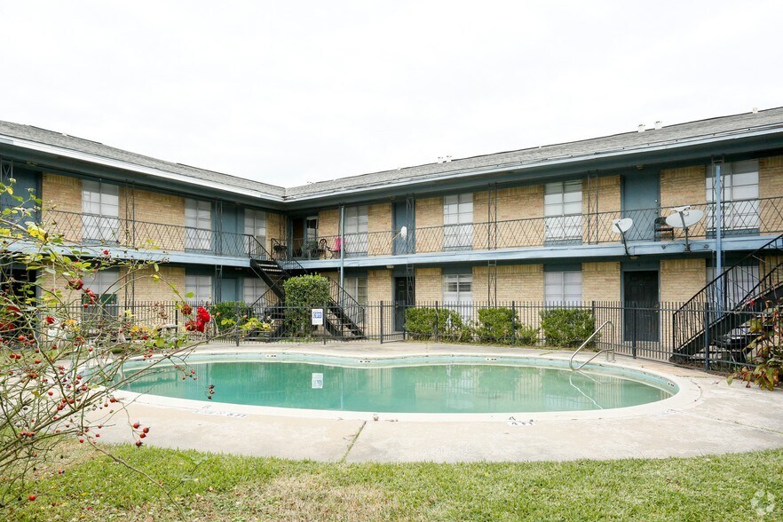More Photos Of 801 S Allen Genoa Rd, South Houston Apartments For Sale