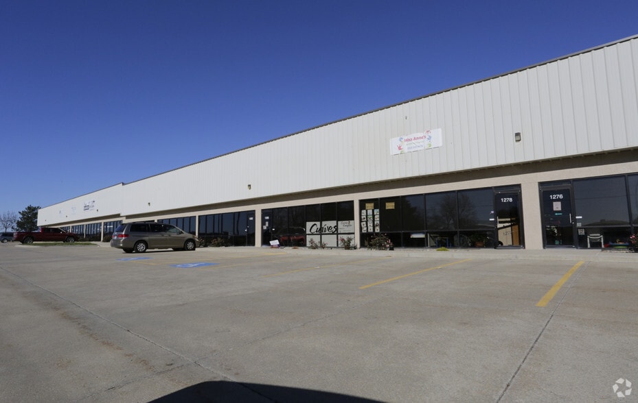 More Photos Of 1276-1298 Eisenhower Rd, Leavenworth Warehouse For Lease