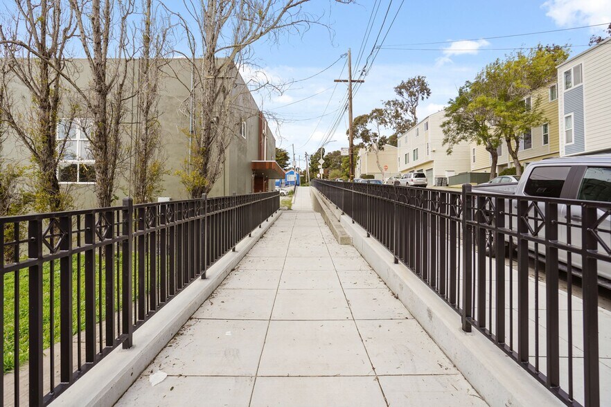 More Photos Of 1221 Oakdale Ave, San Francisco Religious Facility For Sale