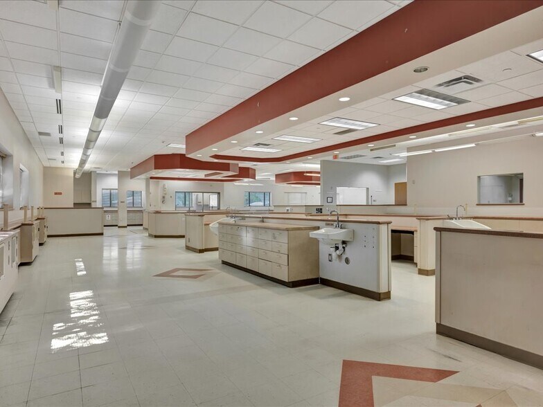 More Photos Of 700 S John Redditt Dr, Lufkin Medical For Sale