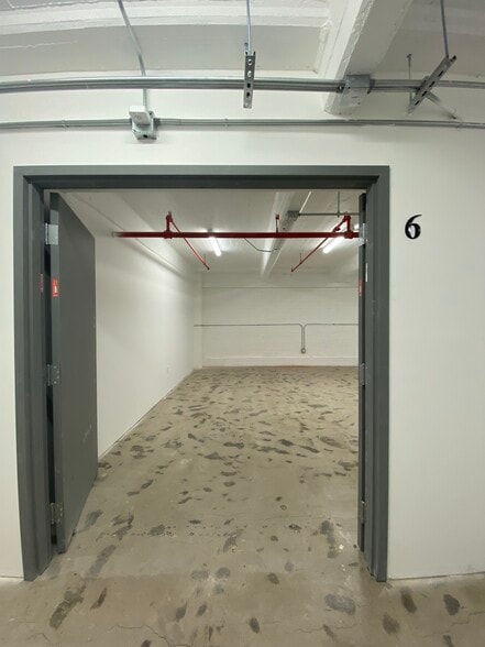 More Photos Of 901 E 31st St, Los Angeles Manufacturing For Lease