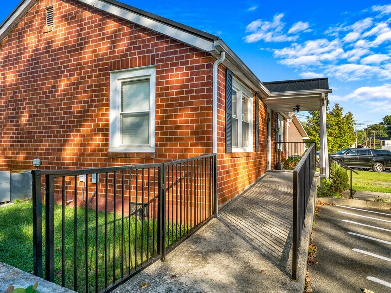 More Photos Of 316 Beech St, Morristown Office For Sale