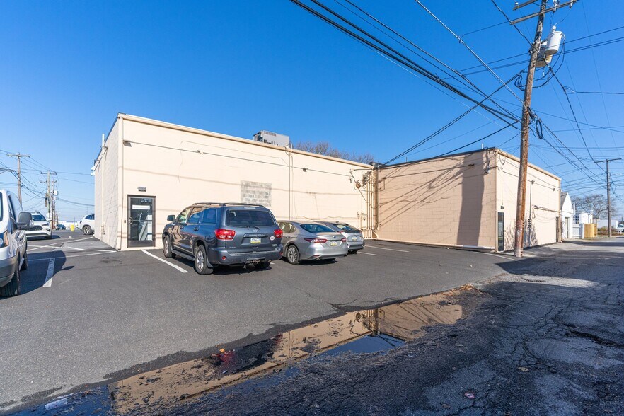 More Photos Of 1710 Union Blvd, Allentown Bank For Sale