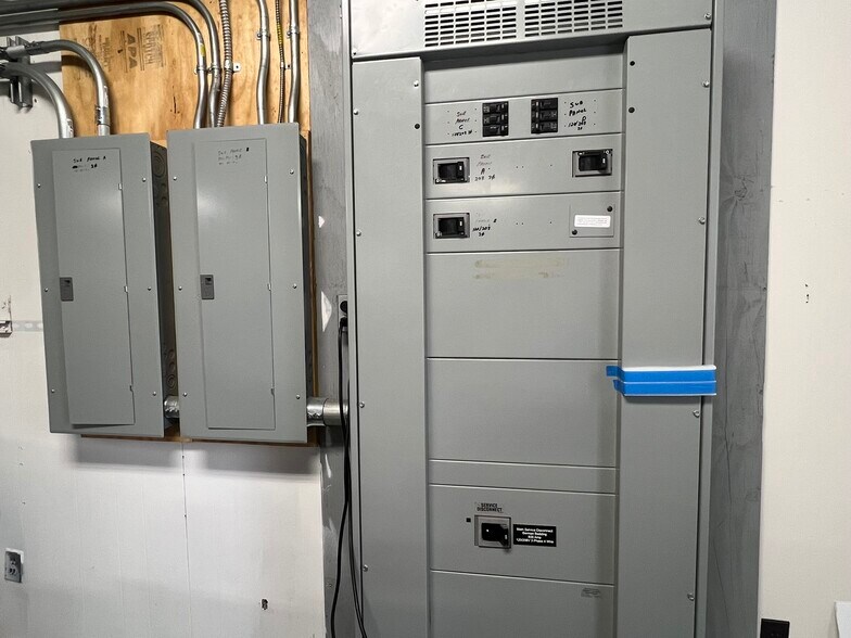 More Photos Of 217 W 11th St, Erie Flex For Sale