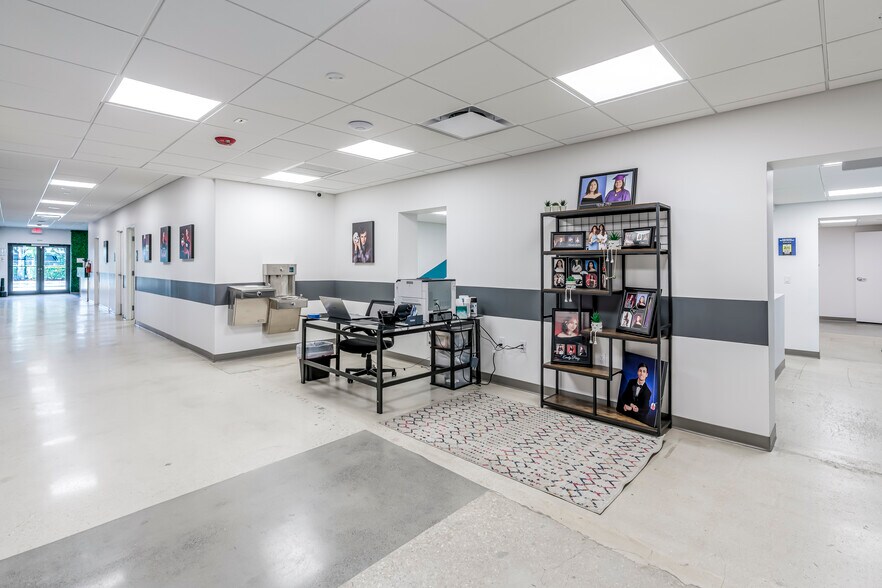 More Photos Of 1014 N Dixie Hwy, Lake Worth Beach Loft Creative Space For Sale