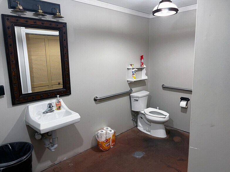 More Photos Of 2813 Liberty Ave, Vermilion Bar For Sale