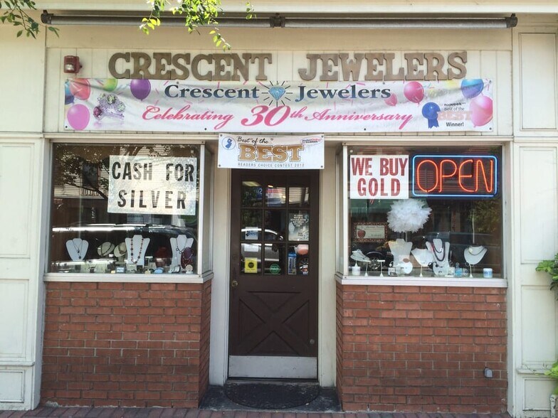 Primary Photo Of 251 Main St, Chatham Storefront Retail Residential For Lease