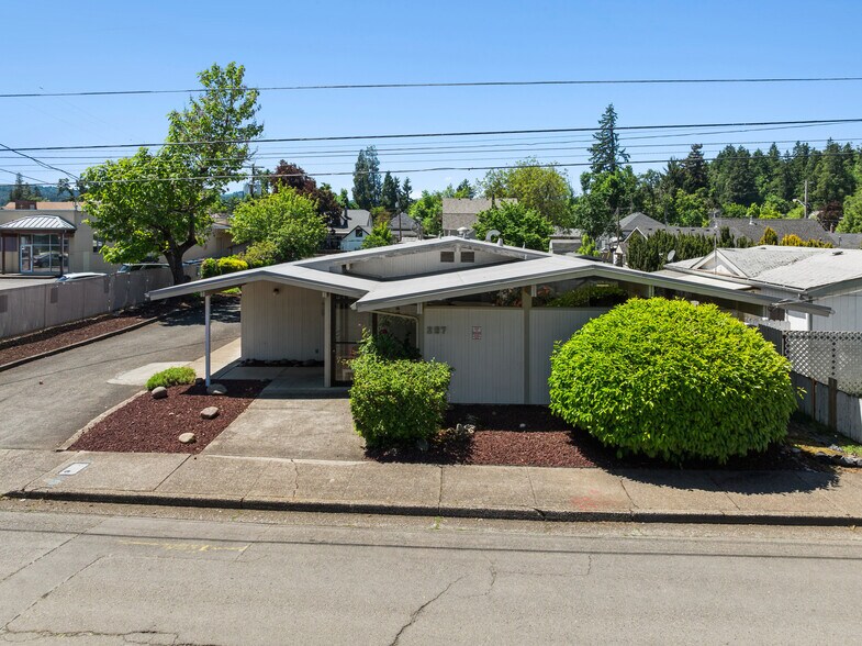 More Photos Of 257 N 8th St, Cottage Grove Medical For Sale