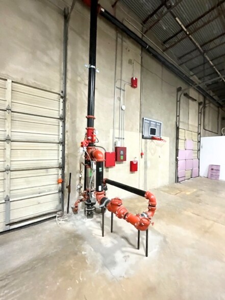 More Photos Of 4400-4412 SW 25th St, Oklahoma City Distribution For Lease