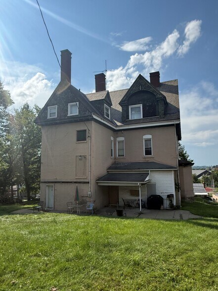More Photos Of 517 S Main St, Washington Multifamily For Sale