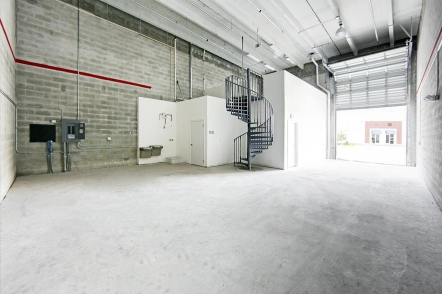 More Photos Of 2355 NW 70th Ave, Doral Warehouse For Lease