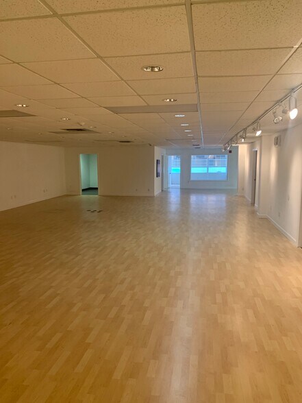 More Photos Of 1549 State St, Sarasota Office For Lease