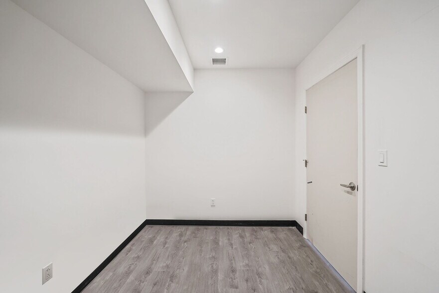 More Photos Of 533 Montauk Hwy, East Moriches Medical For Lease