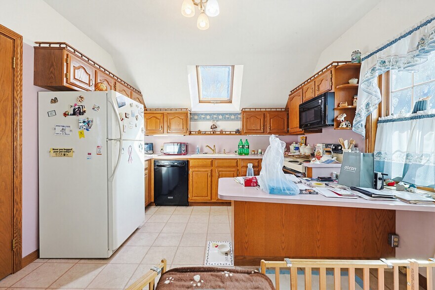 More Photos Of 1501 Lonsdale Ave, Lincoln General Retail For Sale