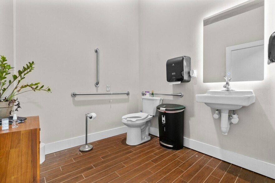 More Photos Of 698 Main St, Branford Office For Sale